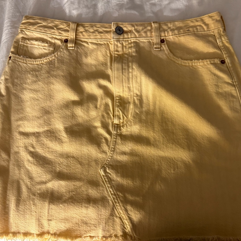 Abercrombie & Fitch
ZOE NATURAL DENIM RISE VINTAGE A-LINE SKIRT